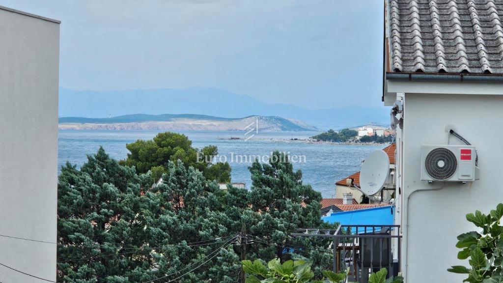 Selce hiša s tremi apartmaji in parkiriščem