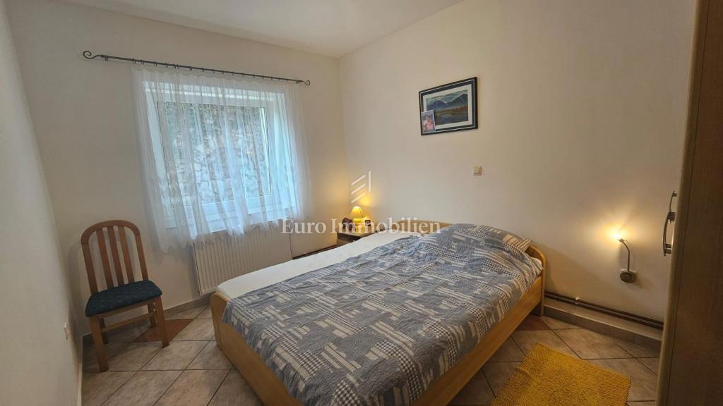 Selce hiša s tremi apartmaji in parkiriščem
