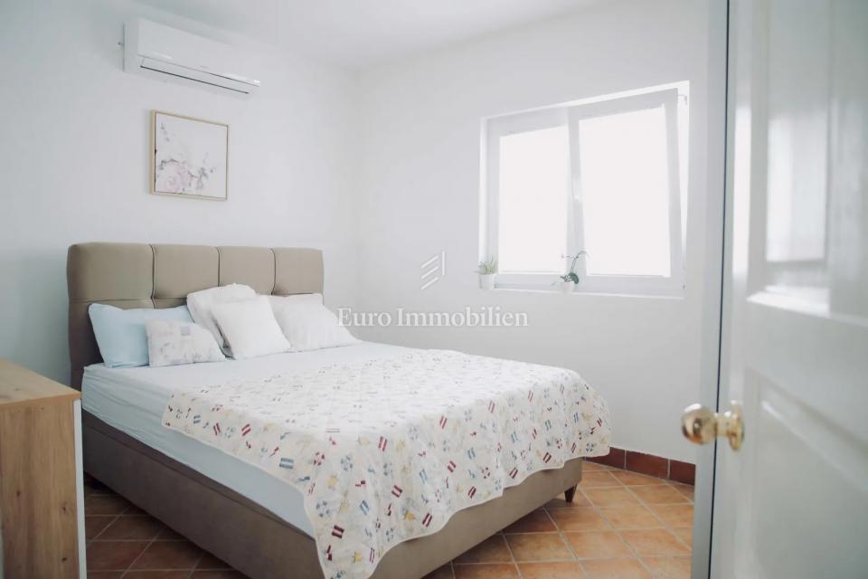 Hiša s pogledom na morje in 4 apartmaji