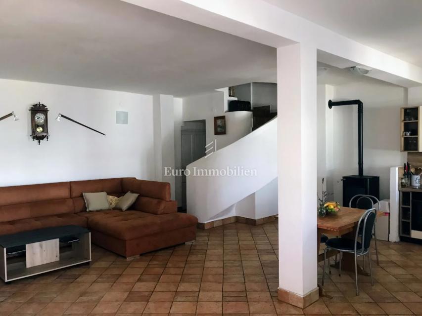 Hiša s pogledom na morje in 4 apartmaji