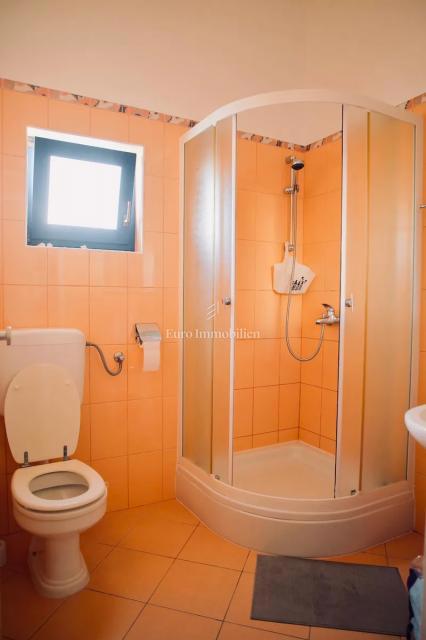 Hiša s pogledom na morje in 4 apartmaji
