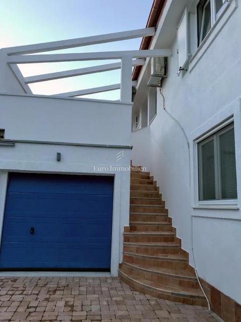 Hiša s pogledom na morje in 4 apartmaji