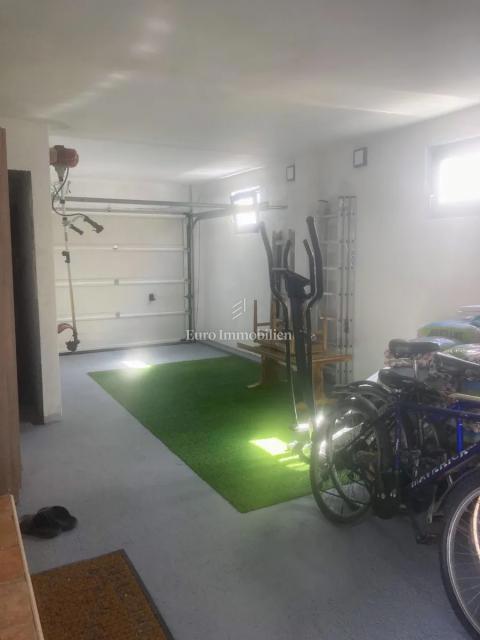 Hiša s pogledom na morje in 4 apartmaji