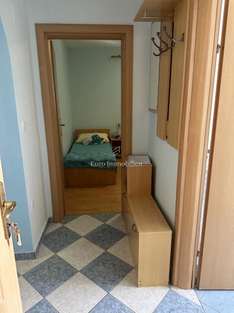 Apartmaji v prvi vrsti do morja - Sukošan