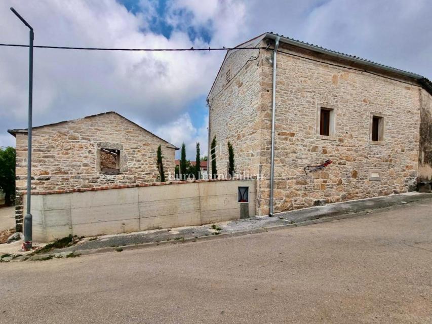 Čudovita posest v osrednji Istri