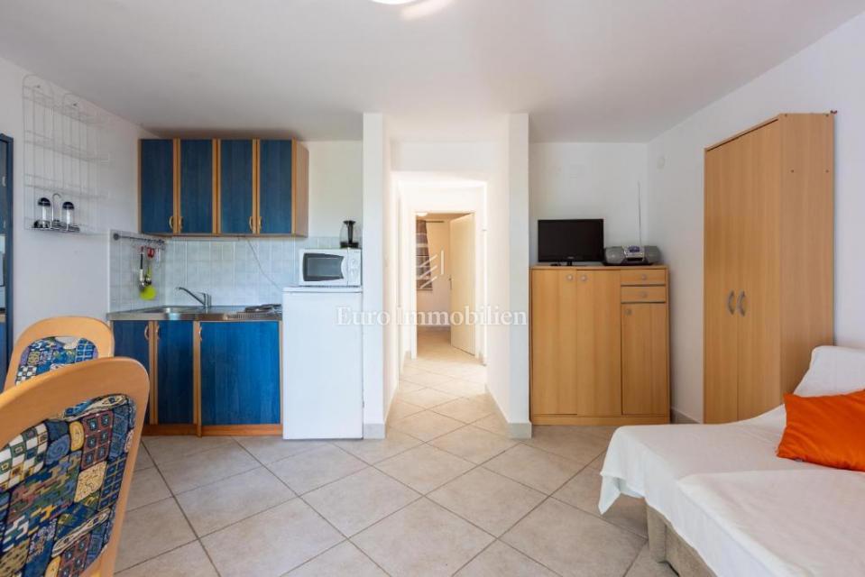 Apartma z vrtom 150m od morja