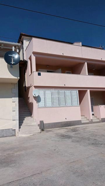 Tisno - apartma blizu morja in centra
