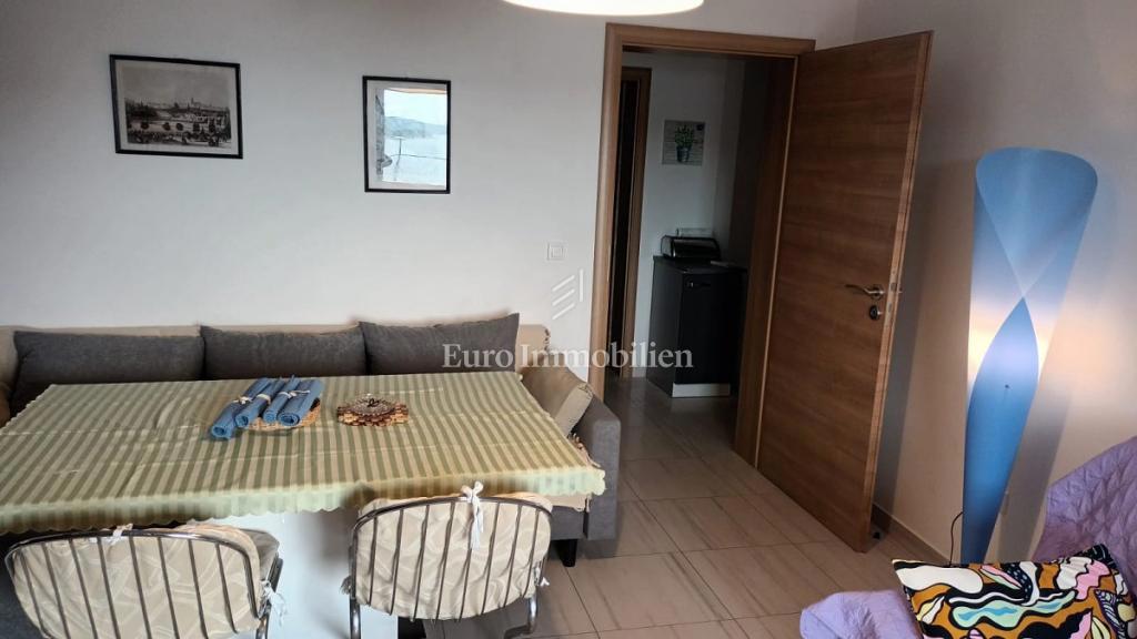 Tisno - apartma blizu morja in centra
