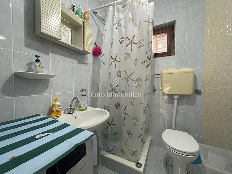 Podaca - apartmajska hiša v bližini plaže