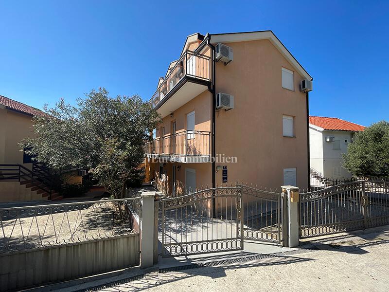 Podaca - apartmajska hiša v bližini plaže