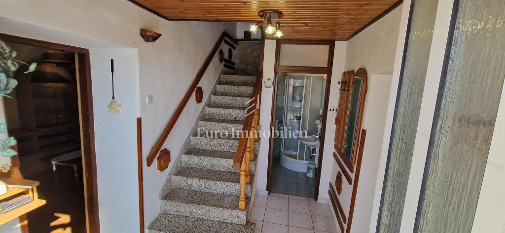 Očarljiva hiša s pogledom na morje v mirnem zaledju Crikvenice