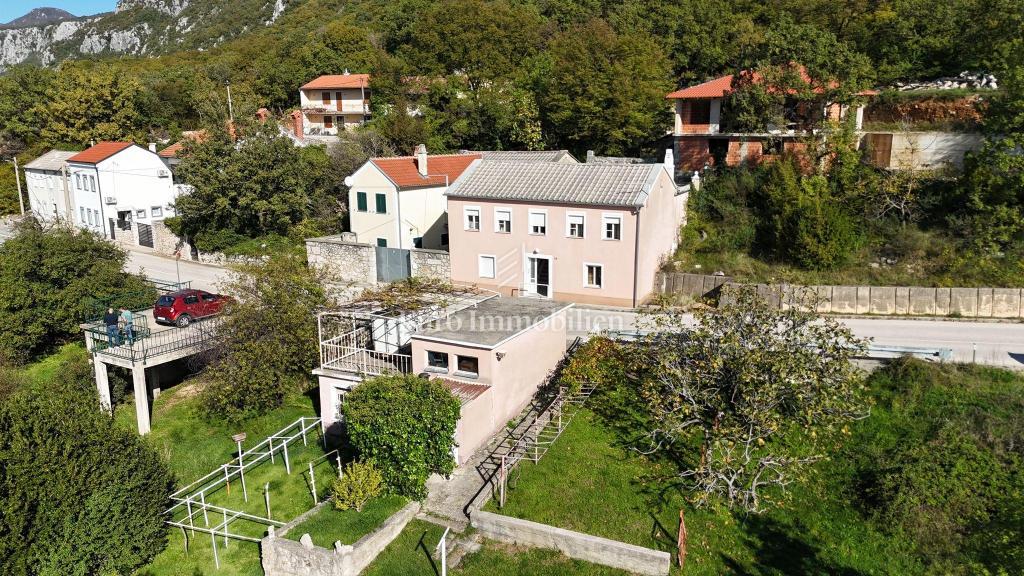 Očarljiva hiša s pogledom na morje v mirnem zaledju Crikvenice