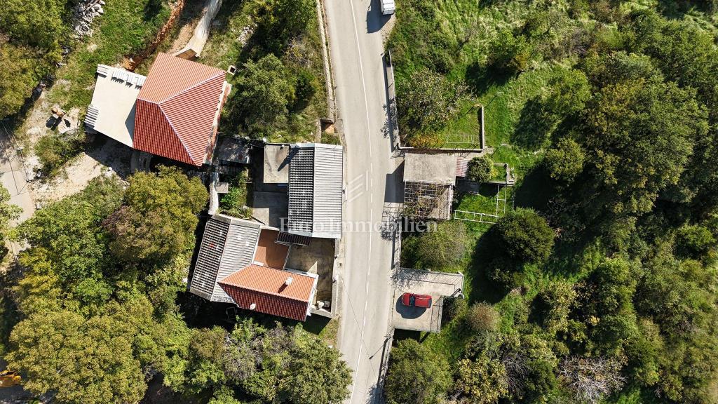 Očarljiva hiša s pogledom na morje v mirnem zaledju Crikvenice