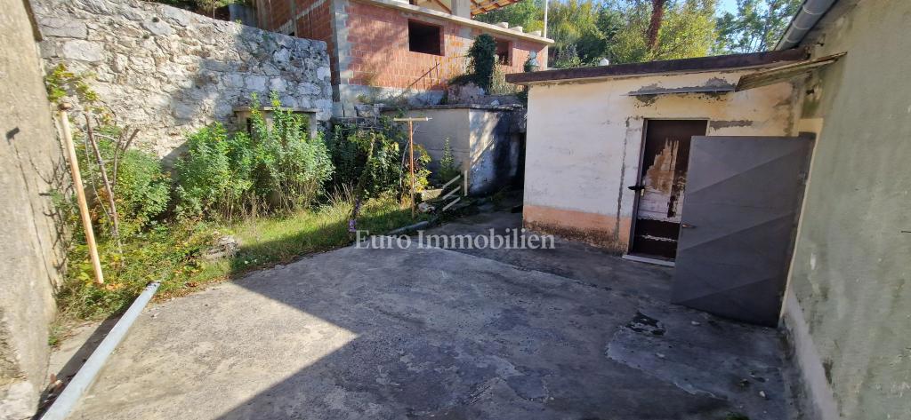 Očarljiva hiša s pogledom na morje v mirnem zaledju Crikvenice