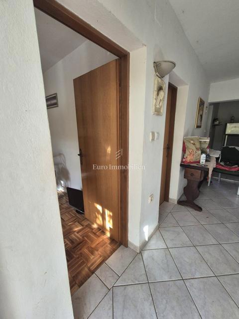 Tribunj - hiša z dvema apartmajema