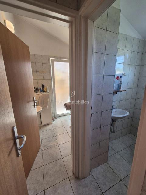 Tribunj - hiša z dvema apartmajema