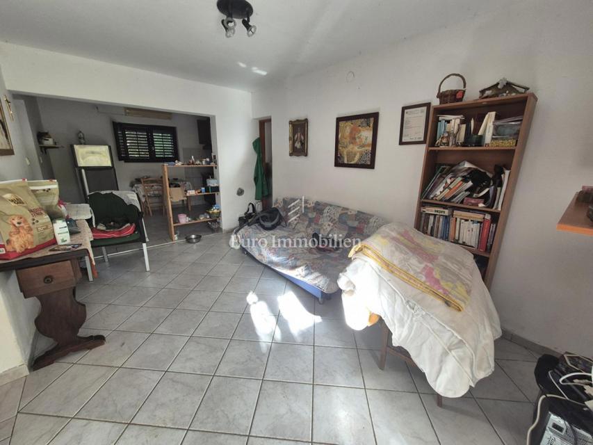 Tribunj - hiša z dvema apartmajema