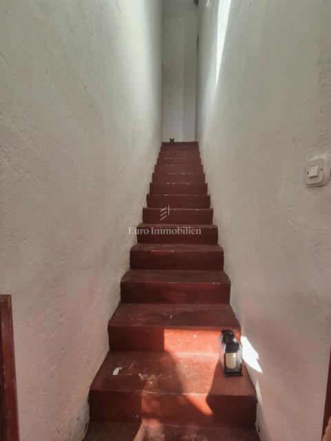 Tribunj - hiša z dvema apartmajema