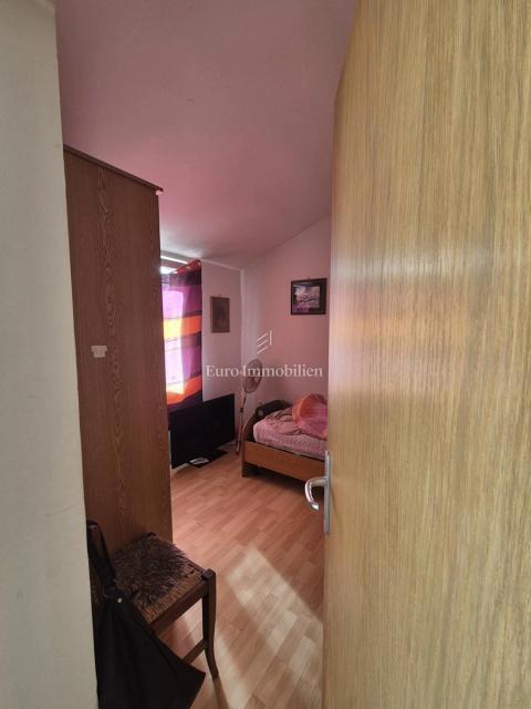 Tribunj - hiša z dvema apartmajema