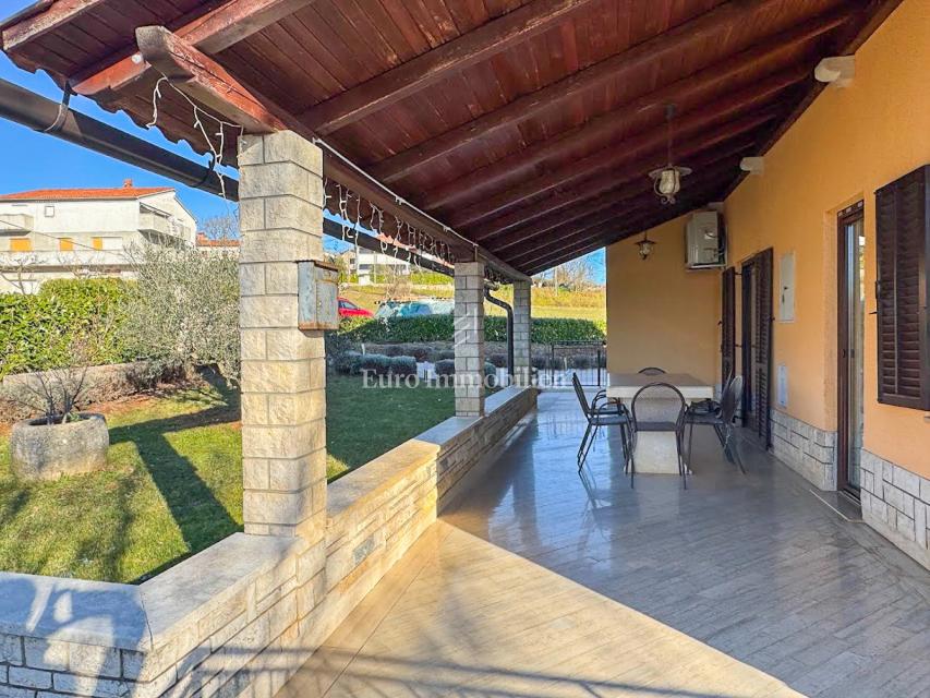 Istra - hiša v treh etažah in prostornim vrtom