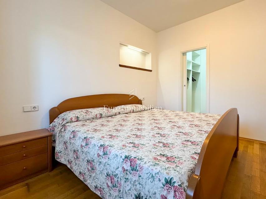 Istra - hiša v treh etažah in prostornim vrtom