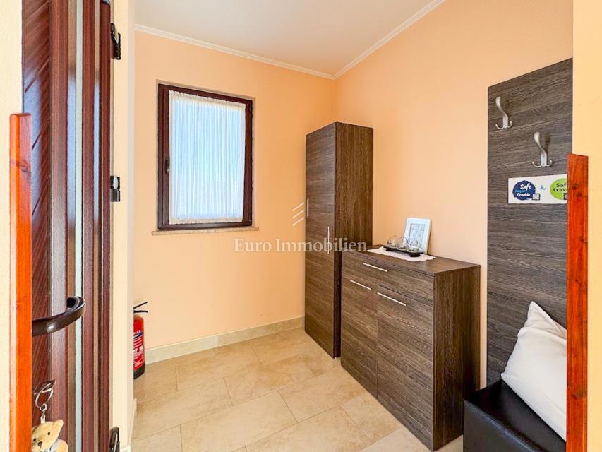 Istra - hiša v treh etažah in prostornim vrtom