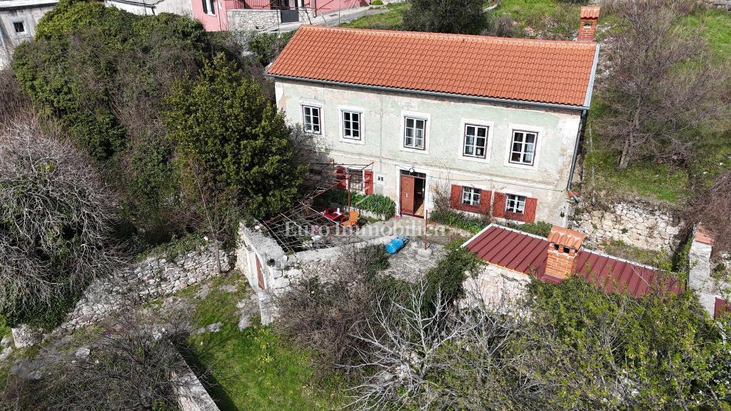 Bribir - dva stanovanjska objekta za obnovo