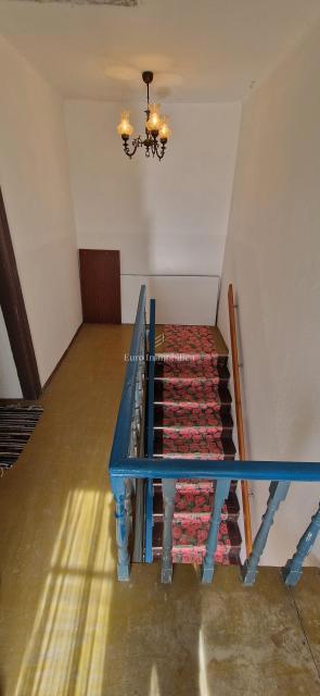 Bribir - dva stanovanjska objekta za obnovo