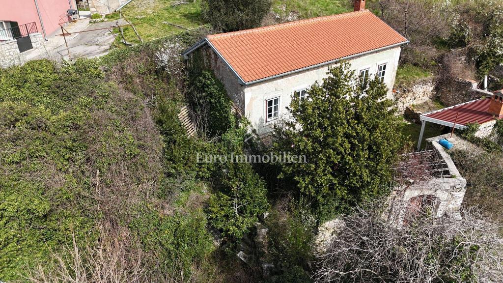 Bribir - dva stanovanjska objekta za obnovo