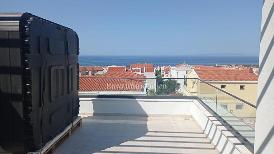 Novalja - apartma s strešno teraso in jacuzzijem