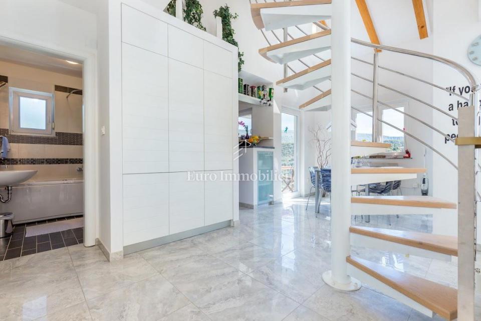 Crikvenica - dvoetažni apartma v drugem nadstropju