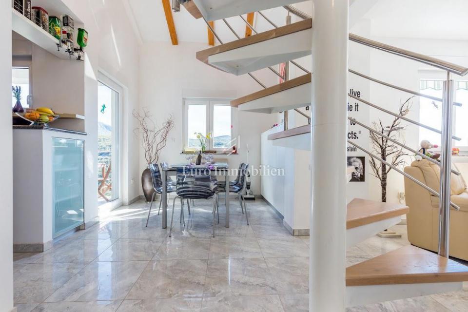Crikvenica - dvoetažni apartma v drugem nadstropju
