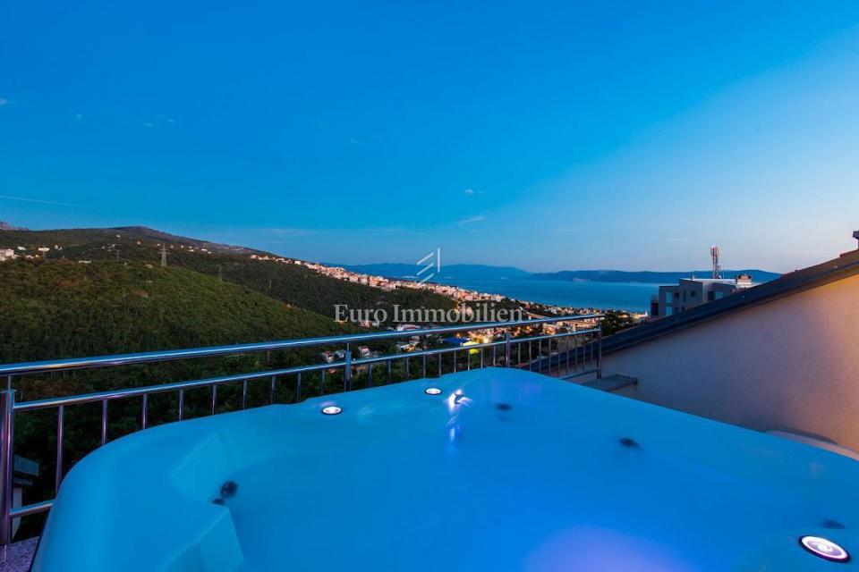 Crikvenica - dvoetažni apartma v drugem nadstropju