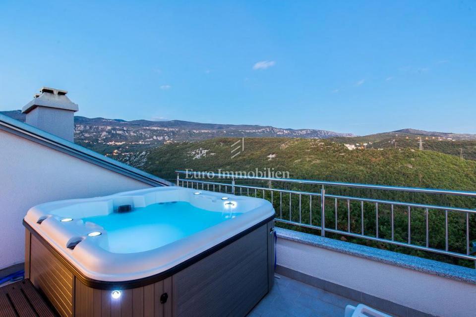 Crikvenica - dvoetažni apartma v drugem nadstropju