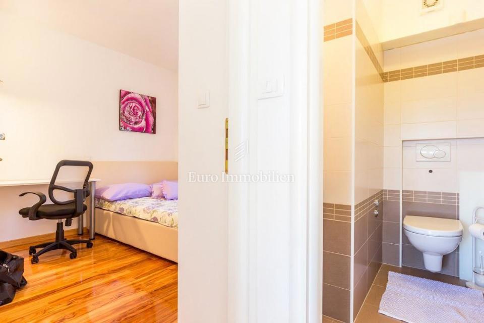 Crikvenica - dvoetažni apartma v drugem nadstropju