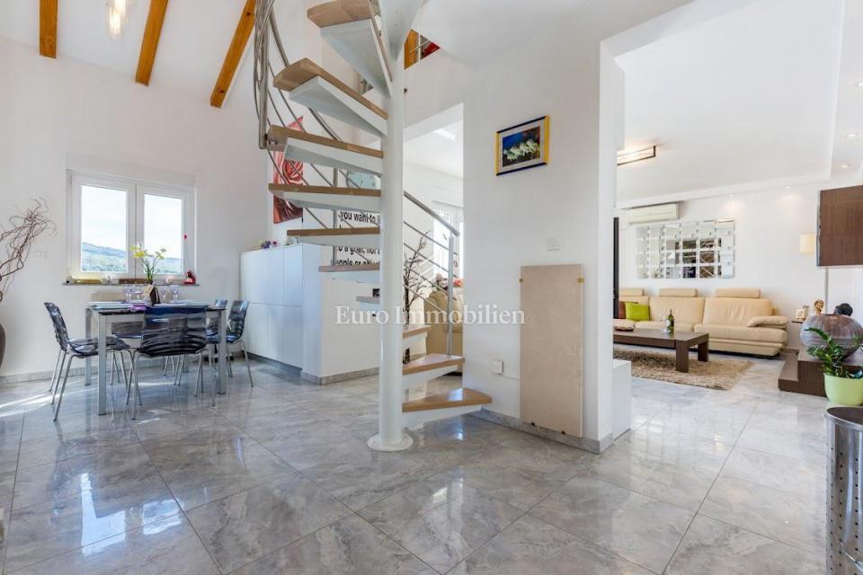 Crikvenica - dvoetažni apartma v drugem nadstropju