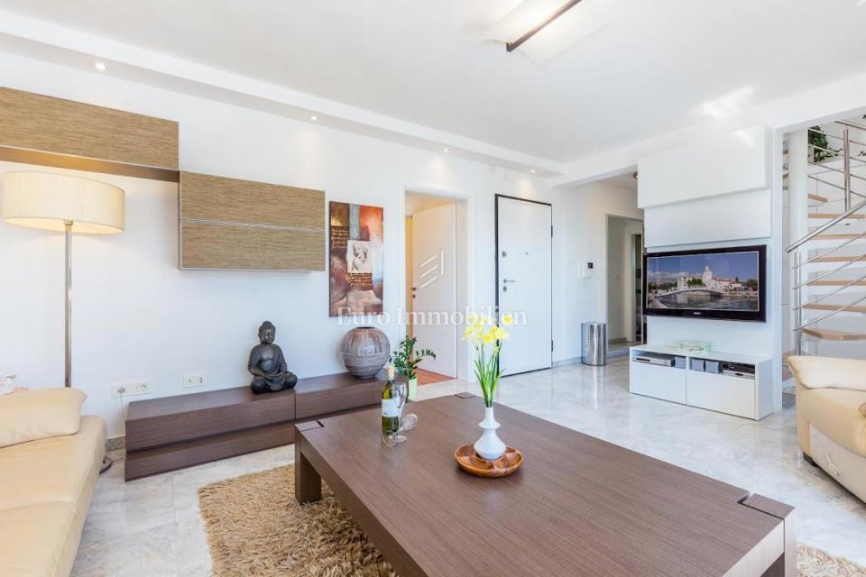 Crikvenica - dvoetažni apartma v drugem nadstropju
