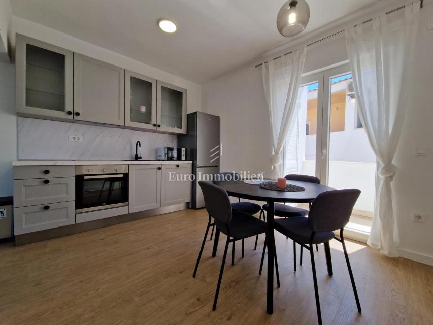 Makarska - stanovanje v centru mesta s pogledom na morje