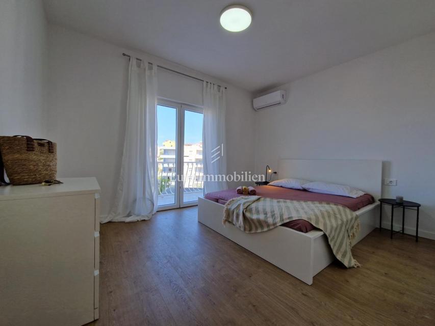 Makarska - stanovanje v centru mesta s pogledom na morje