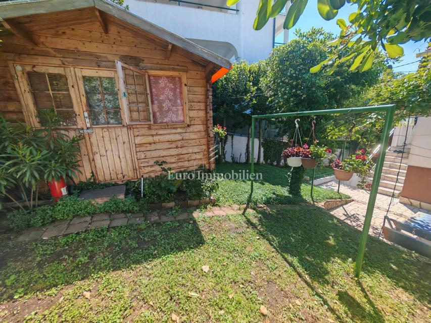 Hiša s 3 enotami 200 m od morja - Selce
