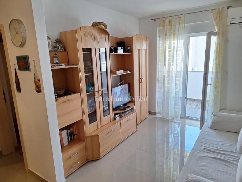 Mandre - opremljen apartma v bližini plaže