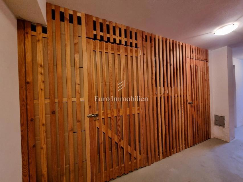 NOVIGRAD!! Apartma v 1. nadstropju, pogled na morje