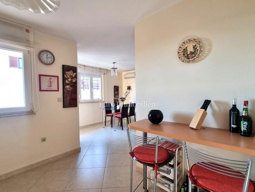 NOVIGRAD!! Apartma v 1. nadstropju, pogled na morje