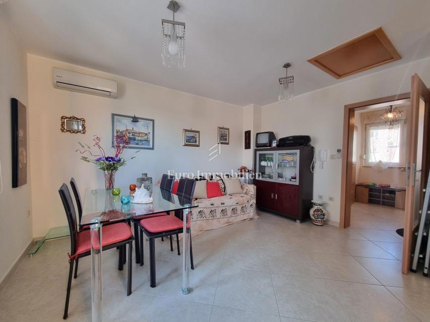 NOVIGRAD!! Apartma v 1. nadstropju, pogled na morje