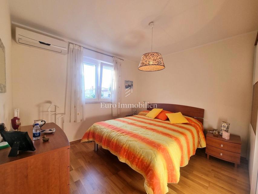 NOVIGRAD!! Apartma v 1. nadstropju, pogled na morje