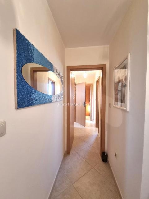 NOVIGRAD!! Apartma v 1. nadstropju, pogled na morje