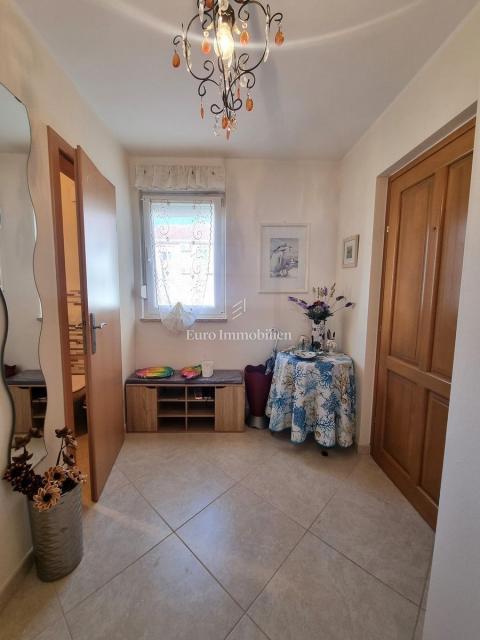 NOVIGRAD!! Apartma v 1. nadstropju, pogled na morje