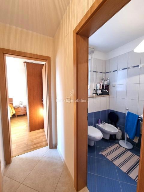 NOVIGRAD!! Apartma v 1. nadstropju, pogled na morje