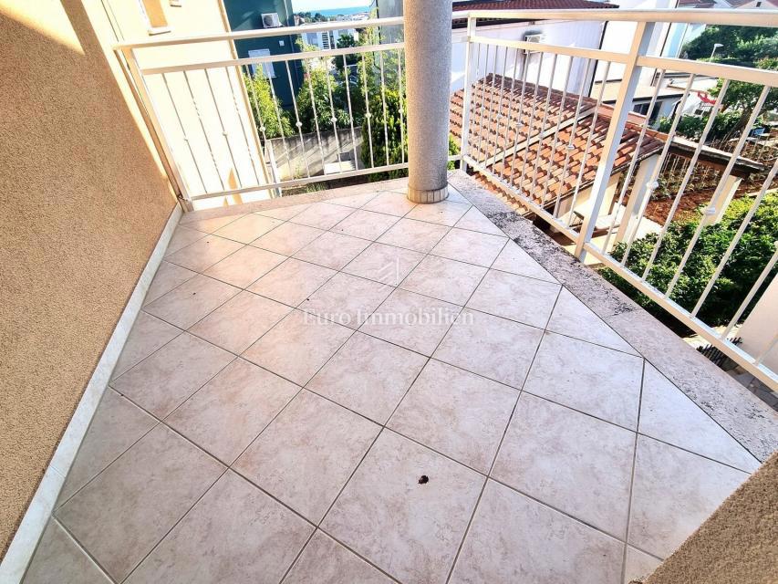 NOVIGRAD!! Apartma v 1. nadstropju, pogled na morje
