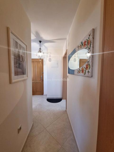 NOVIGRAD!! Apartma v 1. nadstropju, pogled na morje